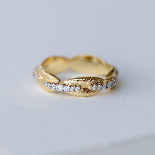 Featherline Pavé Band